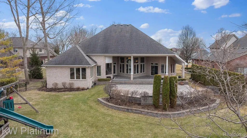 48877 Point Lakeview Drive Chesterfield Township MI 48047