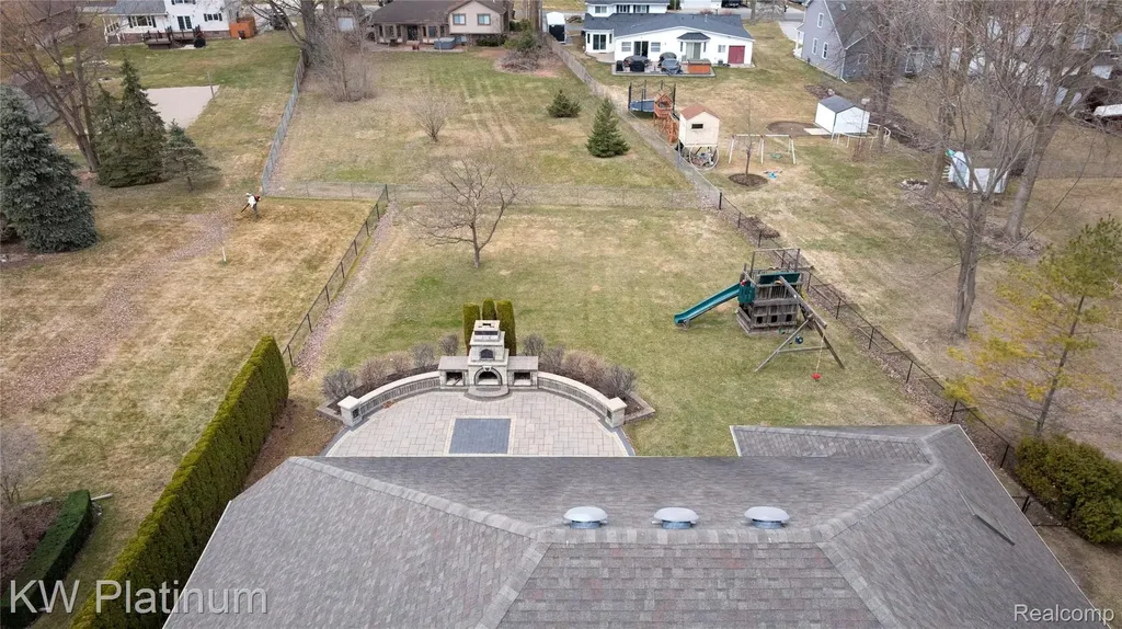 48877 Point Lakeview Drive Chesterfield Township MI 48047