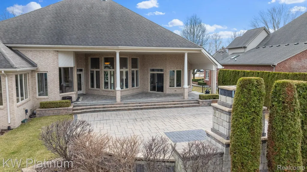 48877 Point Lakeview Drive Chesterfield Township MI 48047