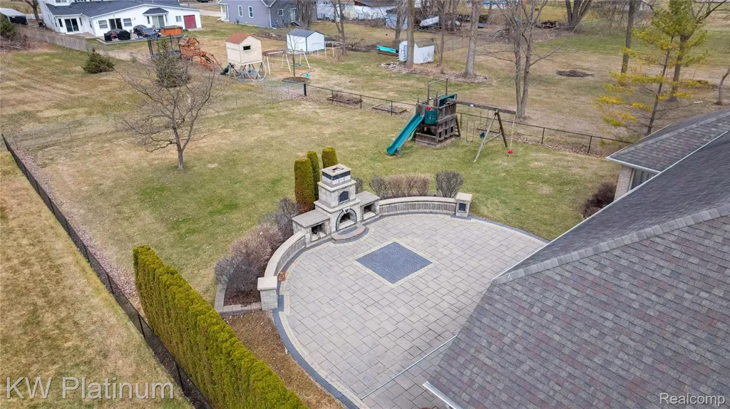 48877 Point Lakeview Drive Chesterfield Township MI 48047