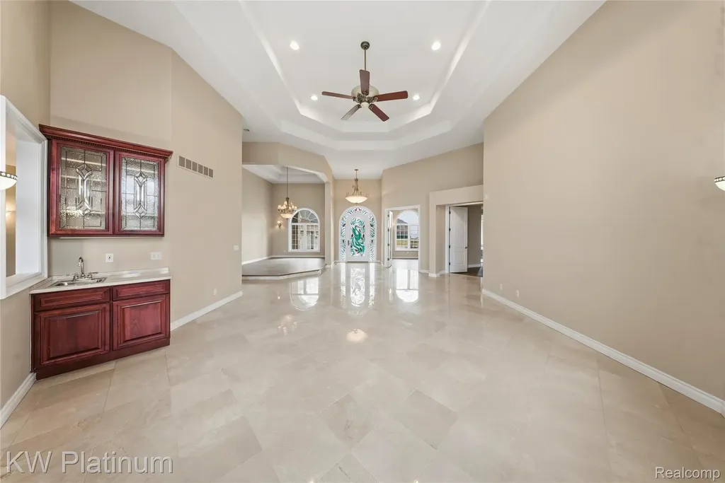 48877 Point Lakeview Drive Chesterfield Township MI 48047