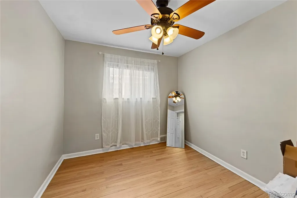 4692 Mckinley Street Dearborn Heights City MI 48125