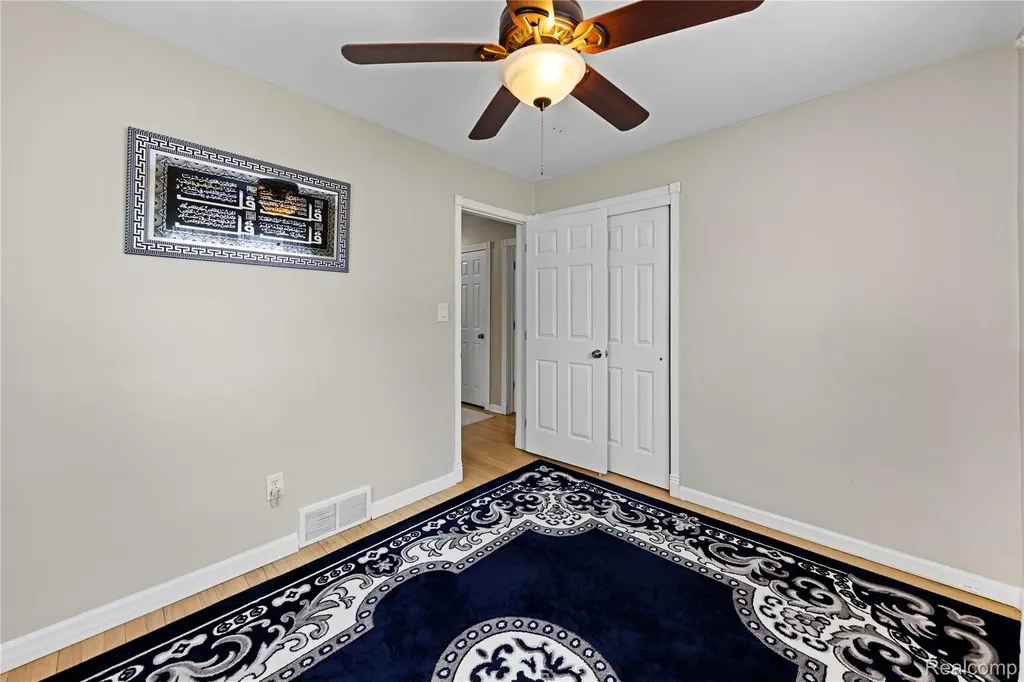 4692 Mckinley Street Dearborn Heights City MI 48125