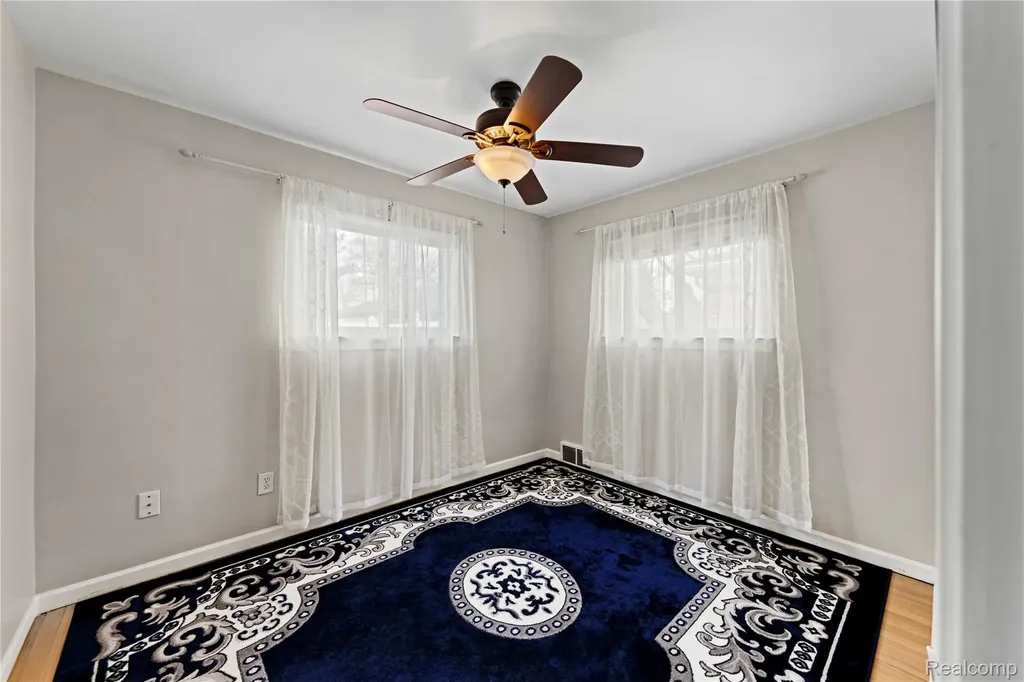 4692 Mckinley Street Dearborn Heights City MI 48125