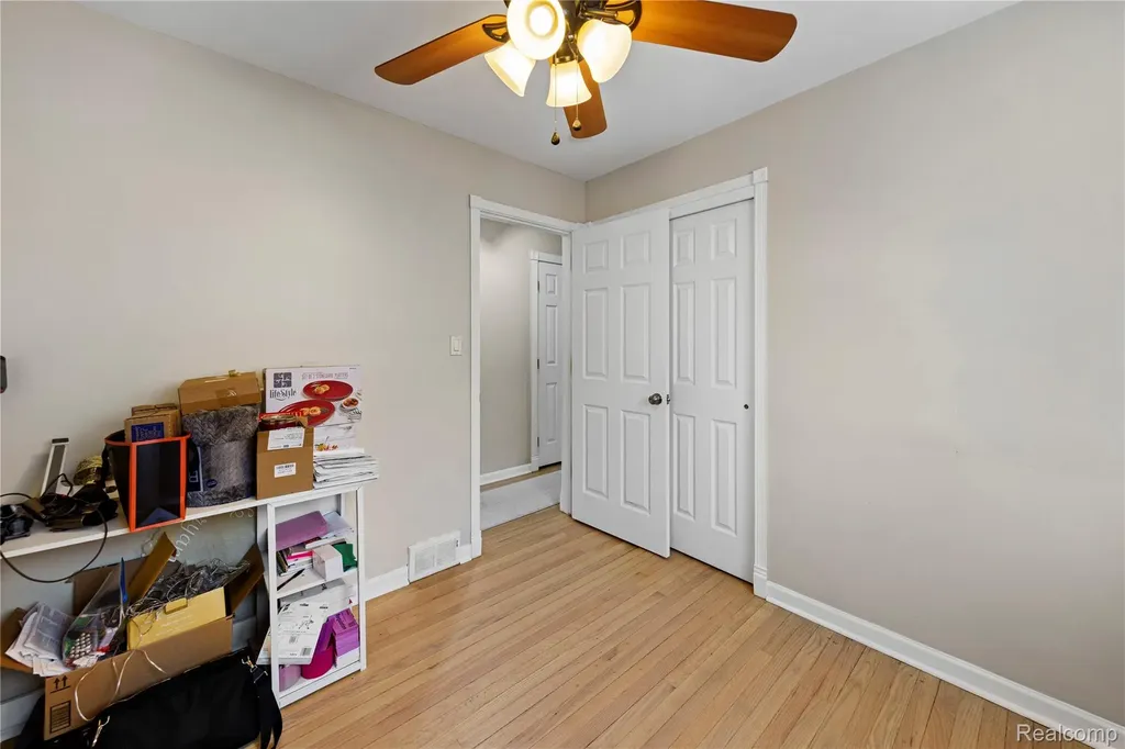 4692 Mckinley Street Dearborn Heights City MI 48125