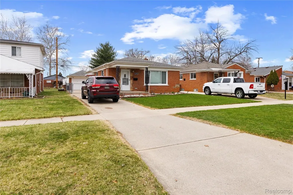 4692 Mckinley Street Dearborn Heights City MI 48125