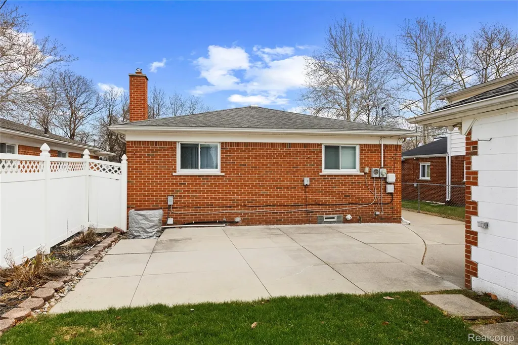 4692 Mckinley Street Dearborn Heights City MI 48125