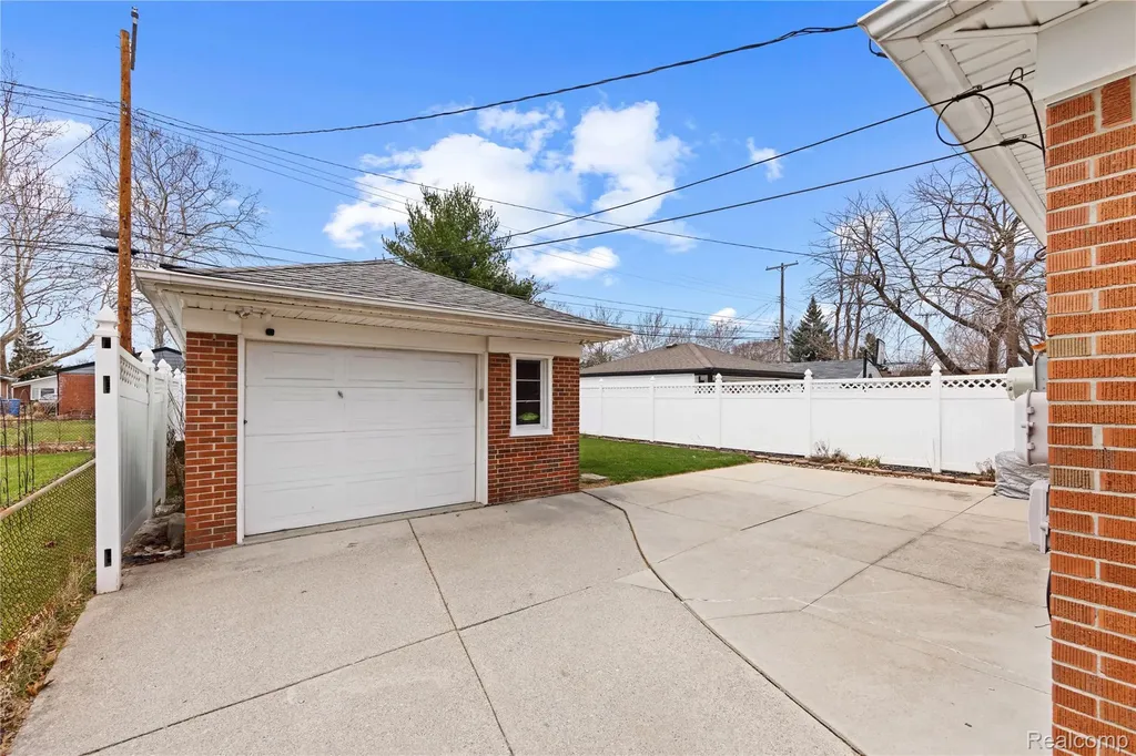 4692 Mckinley Street Dearborn Heights City MI 48125