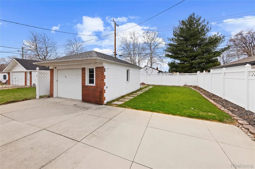 4692 Mckinley Street Dearborn Heights City MI 48125