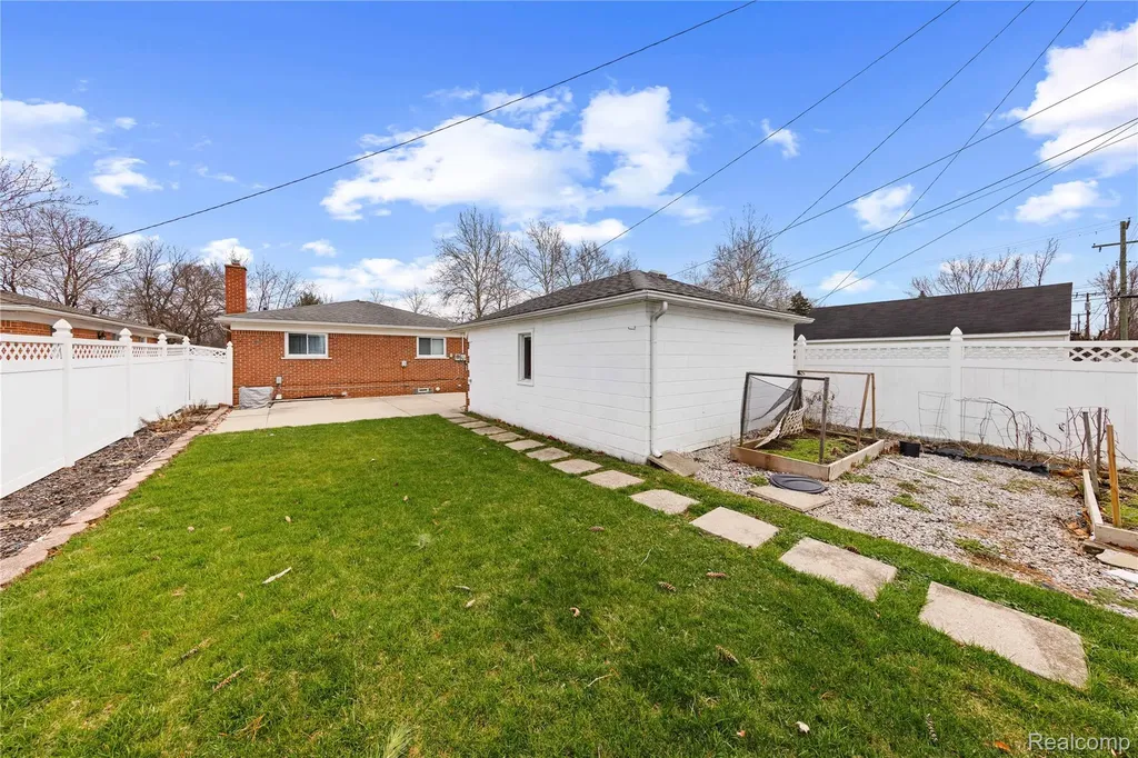 4692 Mckinley Street Dearborn Heights City MI 48125