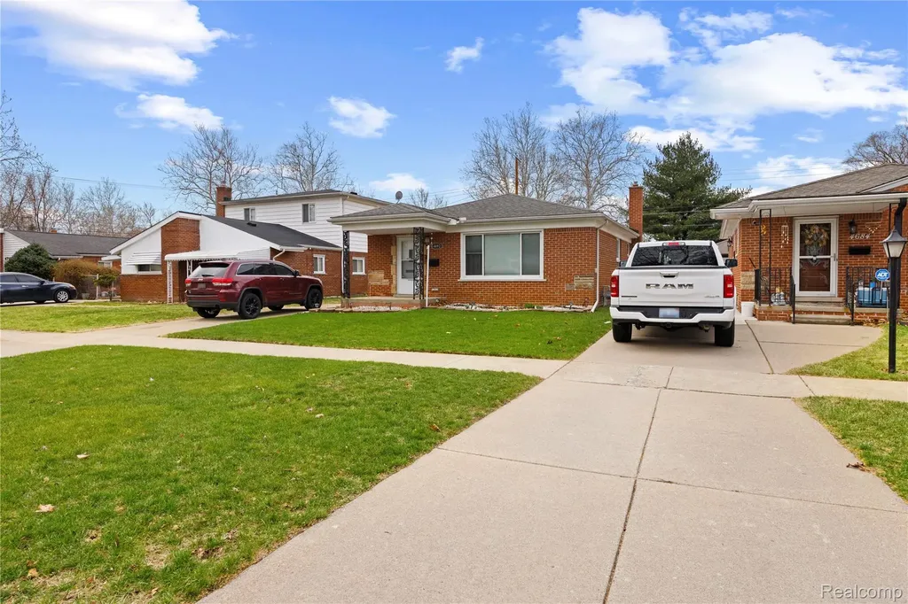 4692 Mckinley Street Dearborn Heights City MI 48125