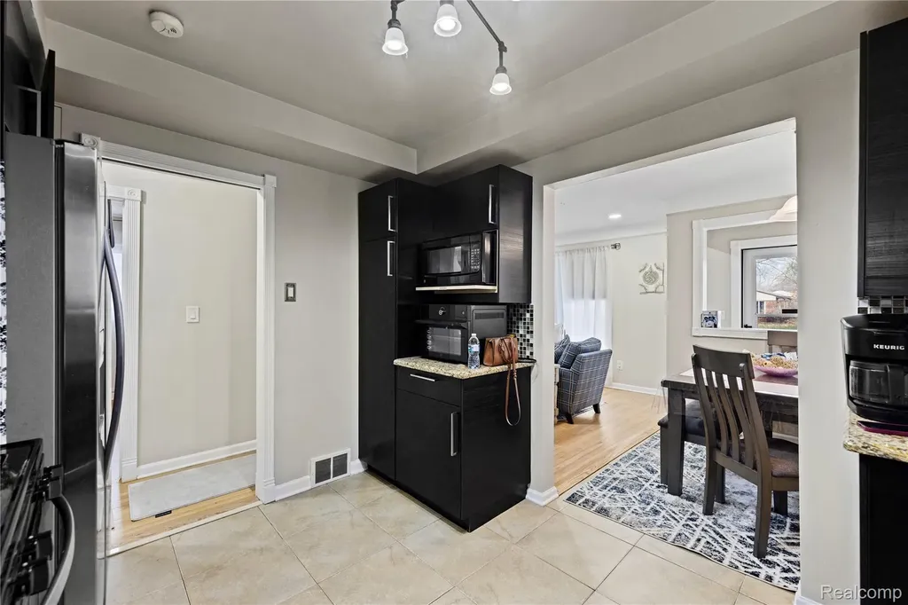 4692 Mckinley Street Dearborn Heights City MI 48125