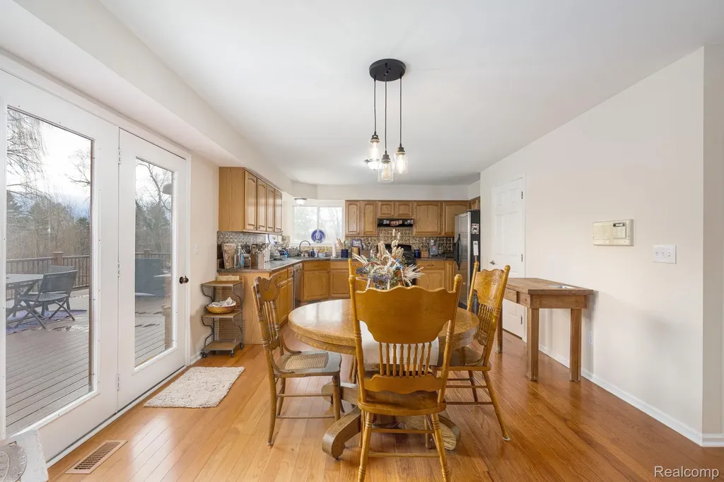 185 Columbia Drive South Lyon City MI 48178