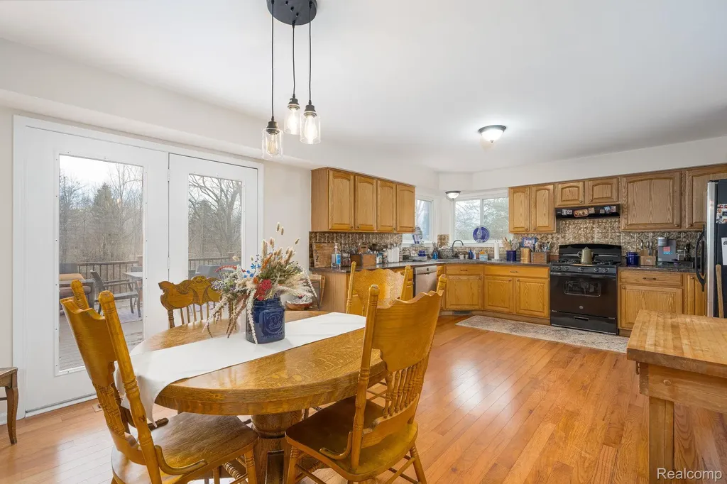 185 Columbia Drive South Lyon City MI 48178