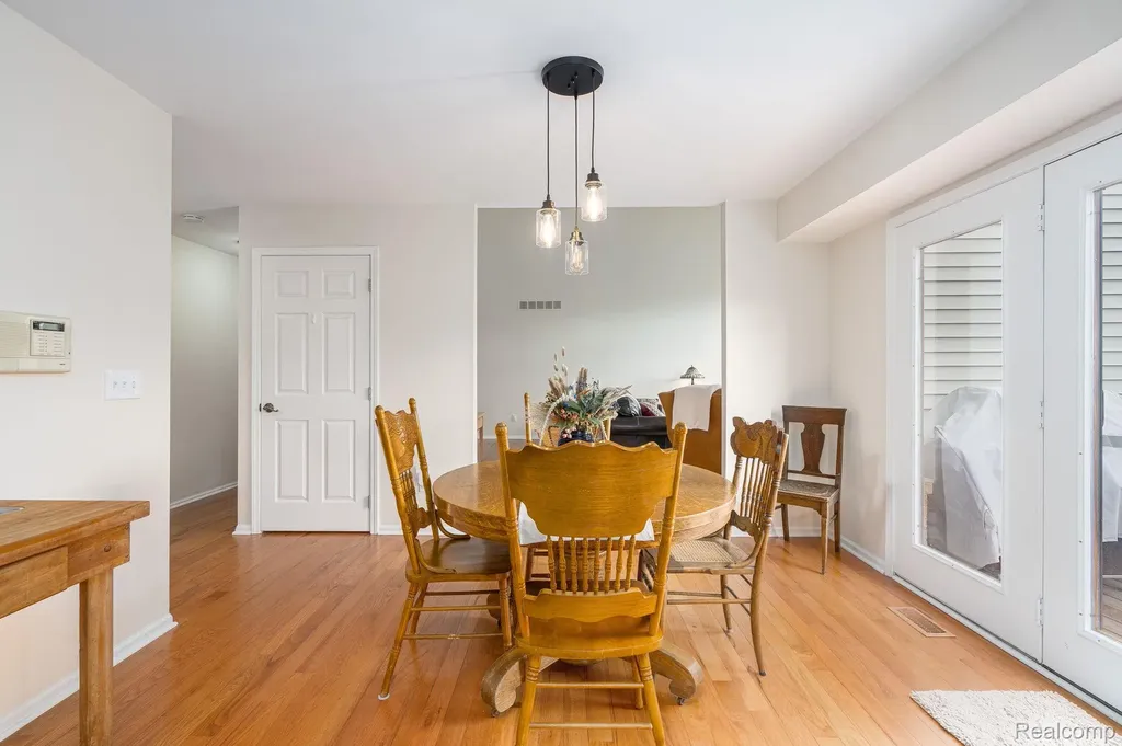 185 Columbia Drive South Lyon City MI 48178