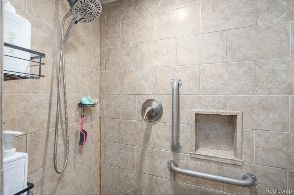 185 Columbia Drive South Lyon City MI 48178