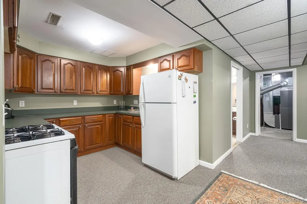 185 Columbia Drive South Lyon City MI 48178