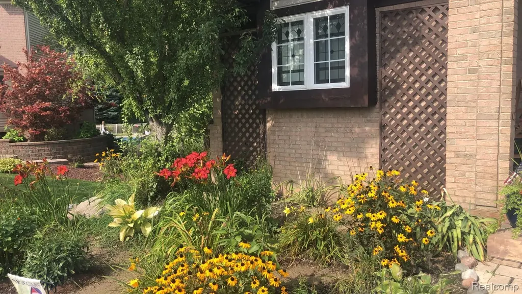 185 Columbia Drive South Lyon City MI 48178