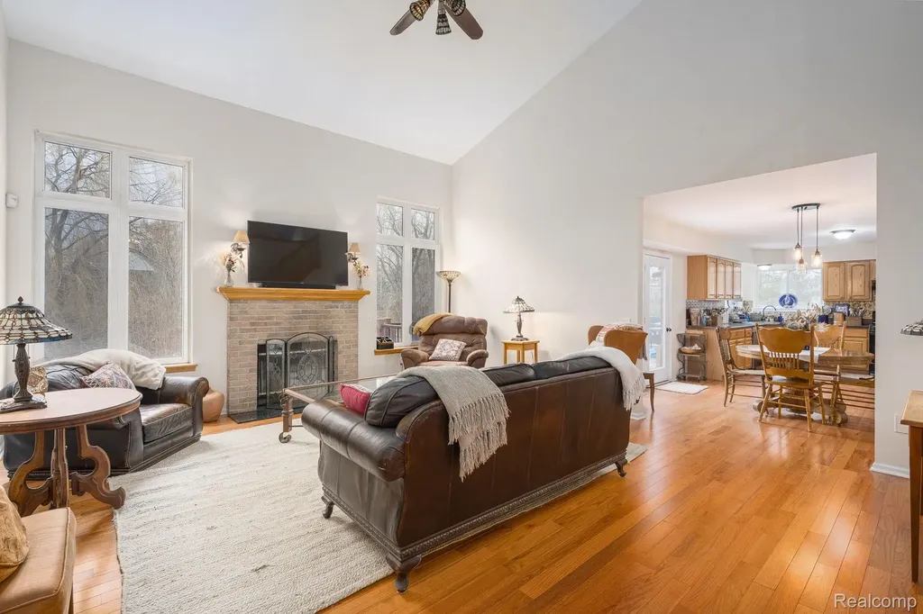 185 Columbia Drive South Lyon City MI 48178