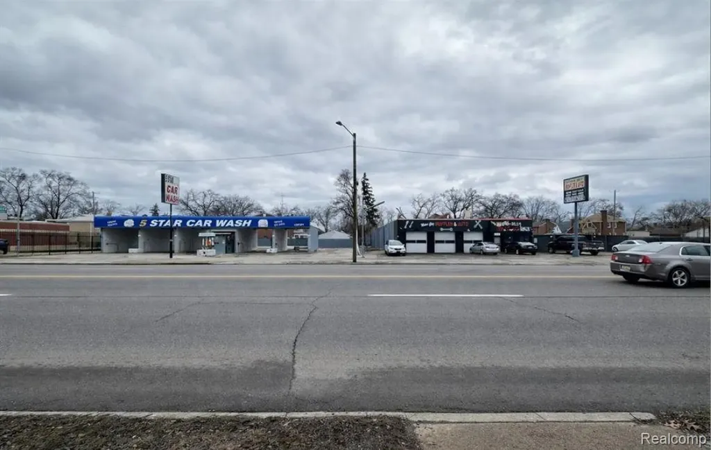 10530 W 7 Mile Road Detroit City MI 48221
