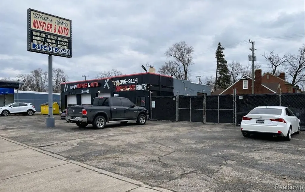 10530 W 7 Mile Road Detroit City MI 48221