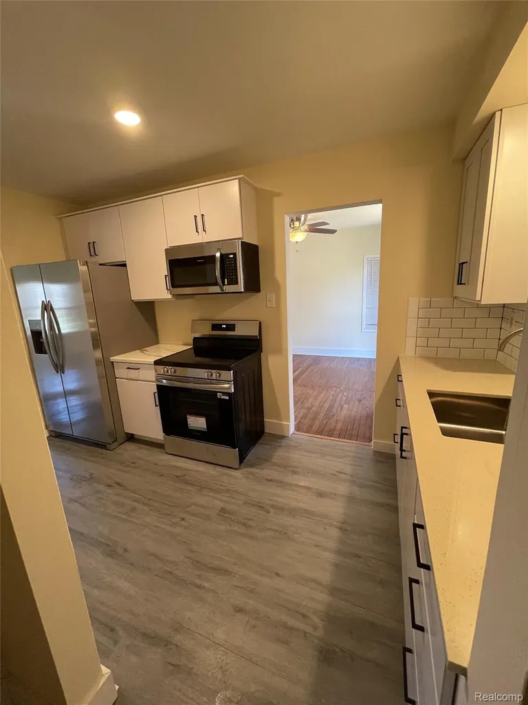 18284 Hartwell Street Detroit City MI 48235