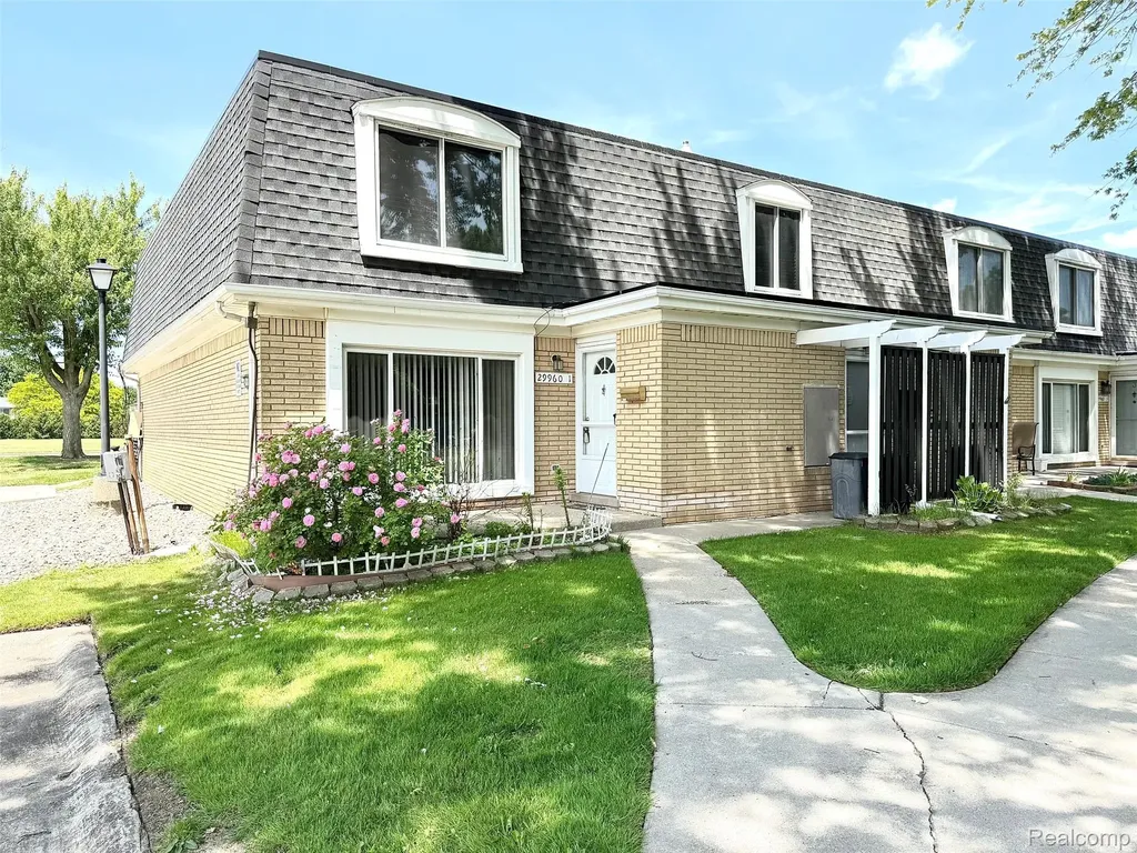 29960 City Center Drive Warren City MI 48093