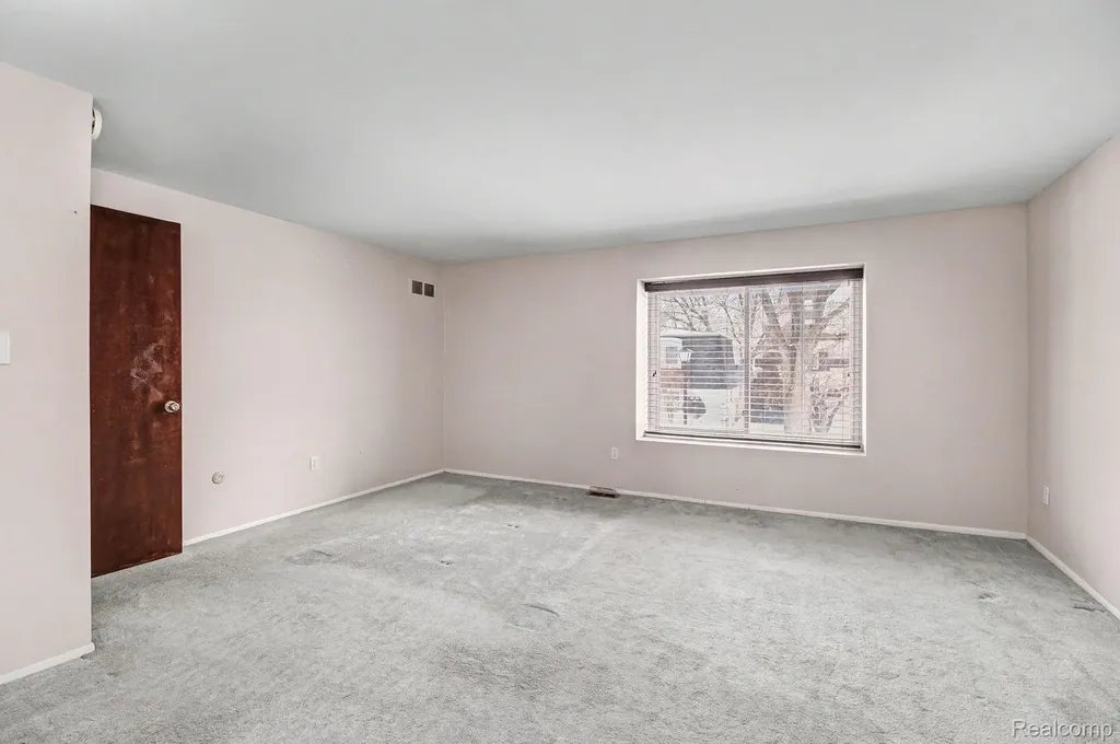 29960 City Center Drive Warren City MI 48093