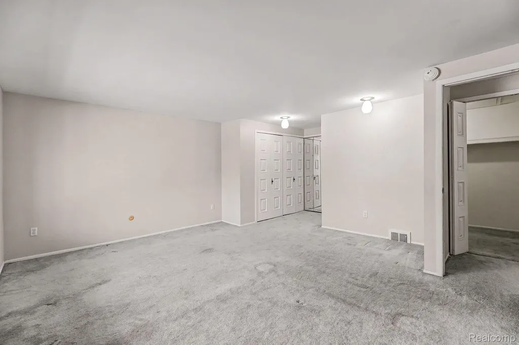 29960 City Center Drive Warren City MI 48093