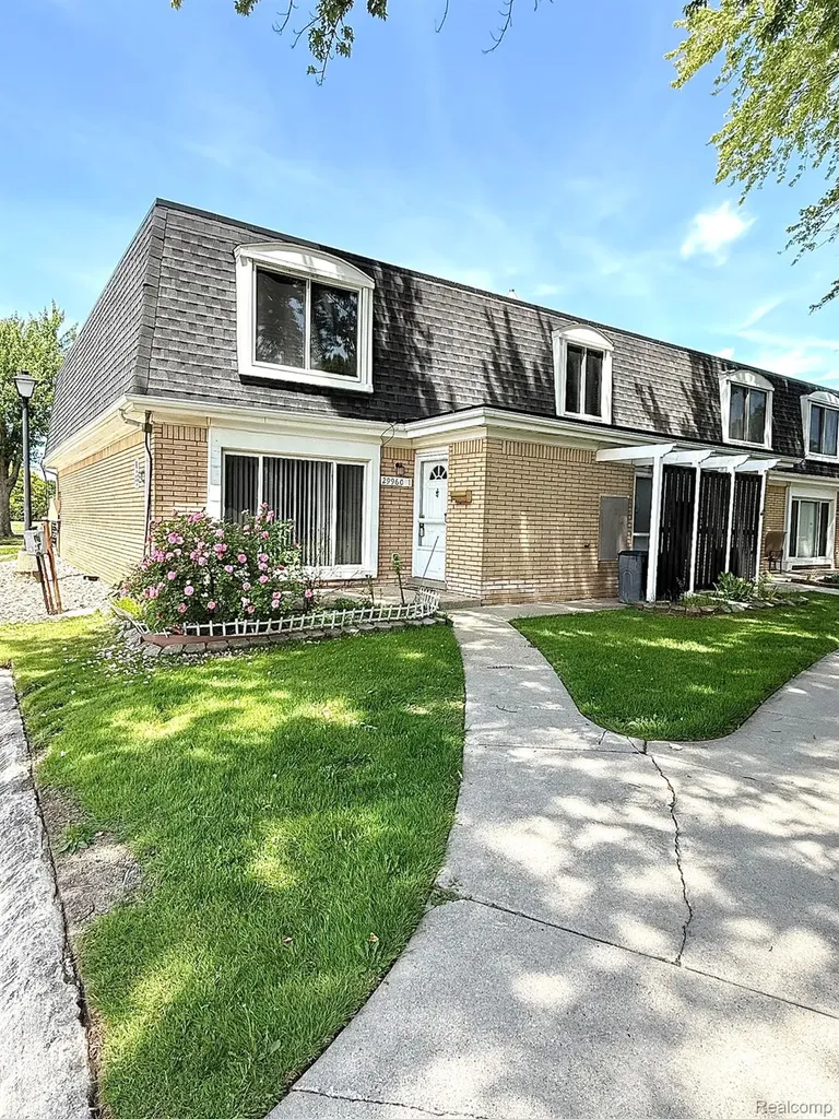 29960 City Center Drive Warren City MI 48093