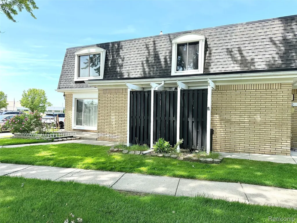 29960 City Center Drive Warren City MI 48093
