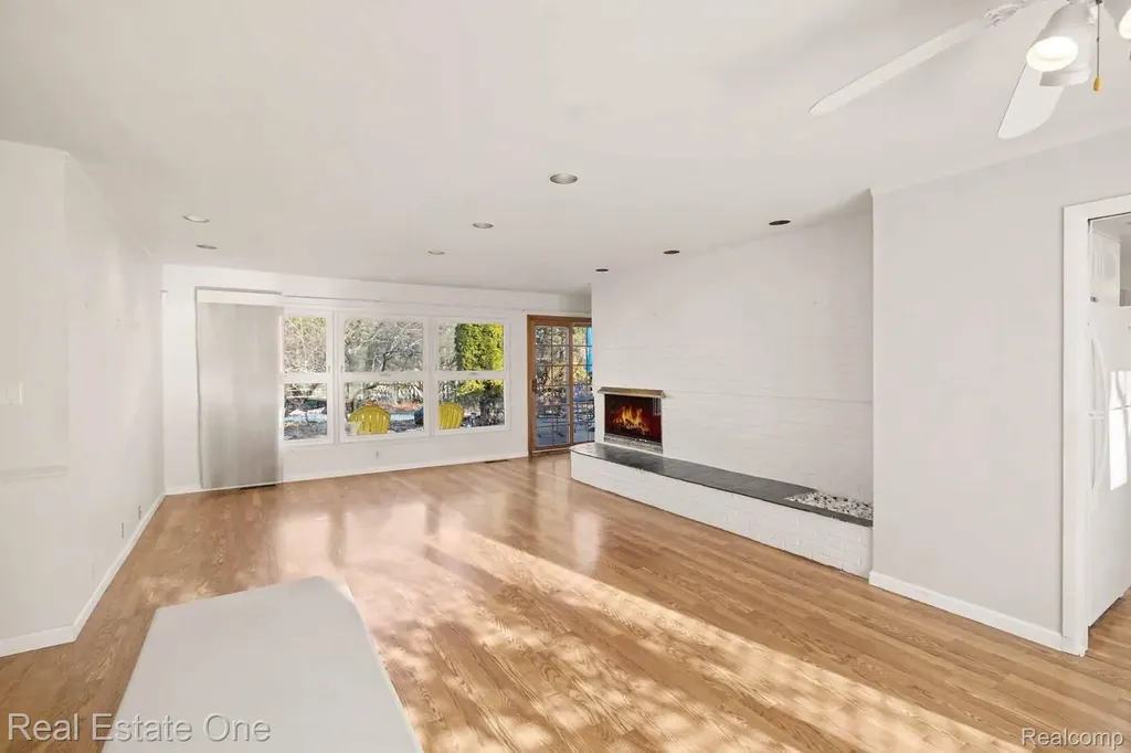 7251 Cottonwood Knoll West Bloomfield Charter Township MI 48322
