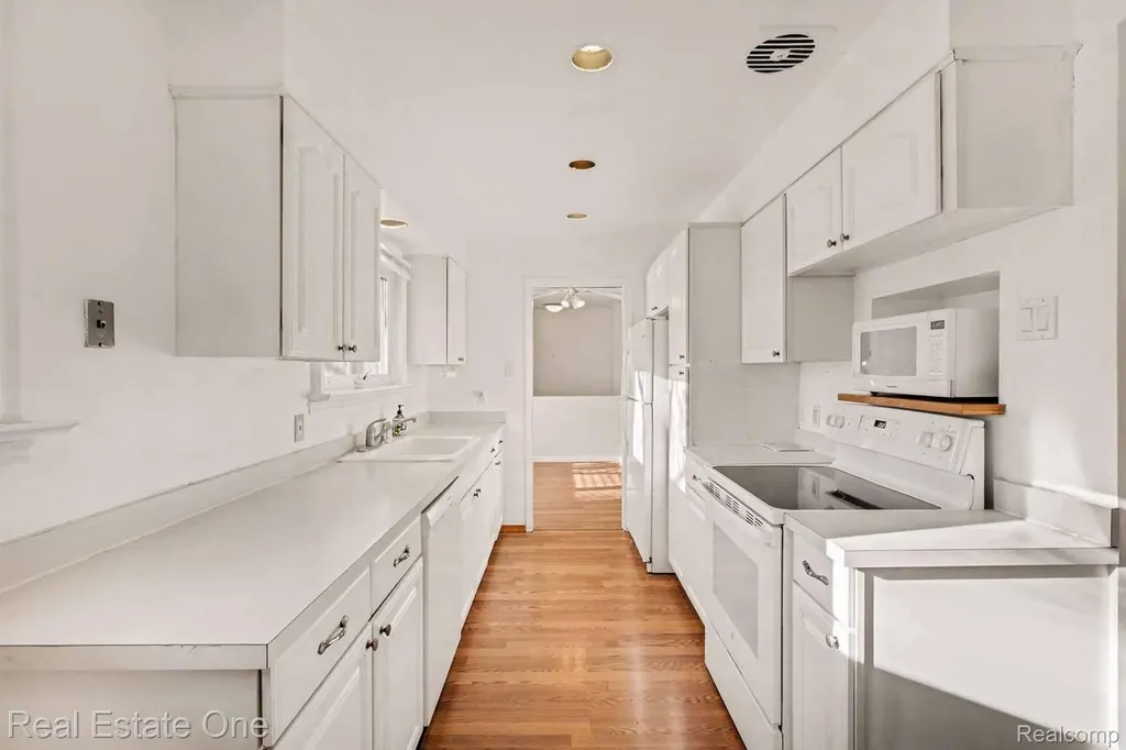7251 Cottonwood Knoll West Bloomfield Charter Township MI 48322
