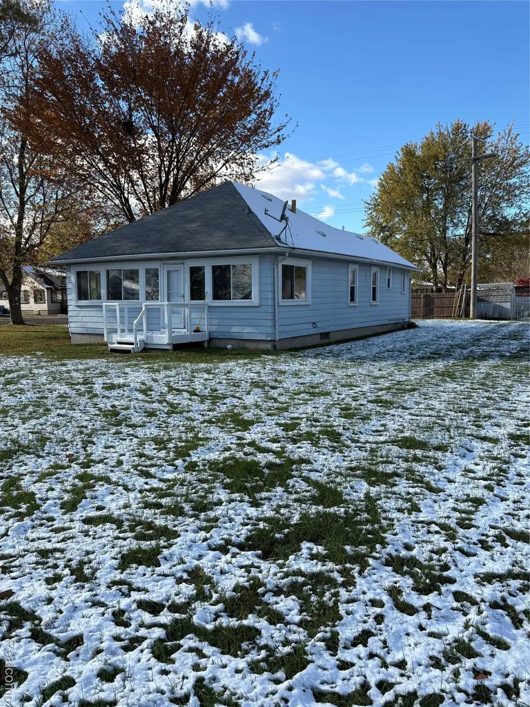 3363 Parkwood Avenue Monroe City MI 48162