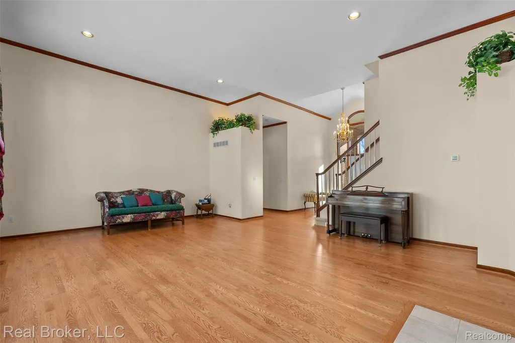 260 Forest Crest Drive Commerce Charter Township MI 48390