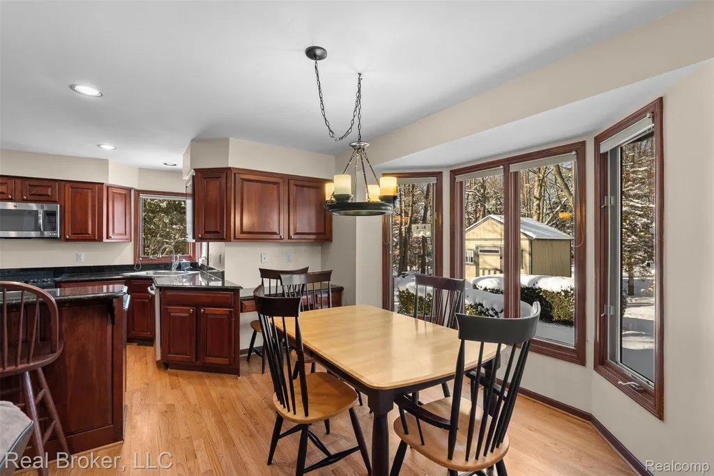 260 Forest Crest Drive Commerce Charter Township MI 48390