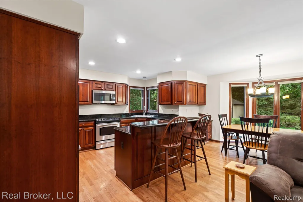 260 Forest Crest Drive Commerce Charter Township MI 48390