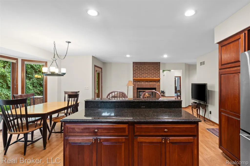 260 Forest Crest Drive Commerce Charter Township MI 48390