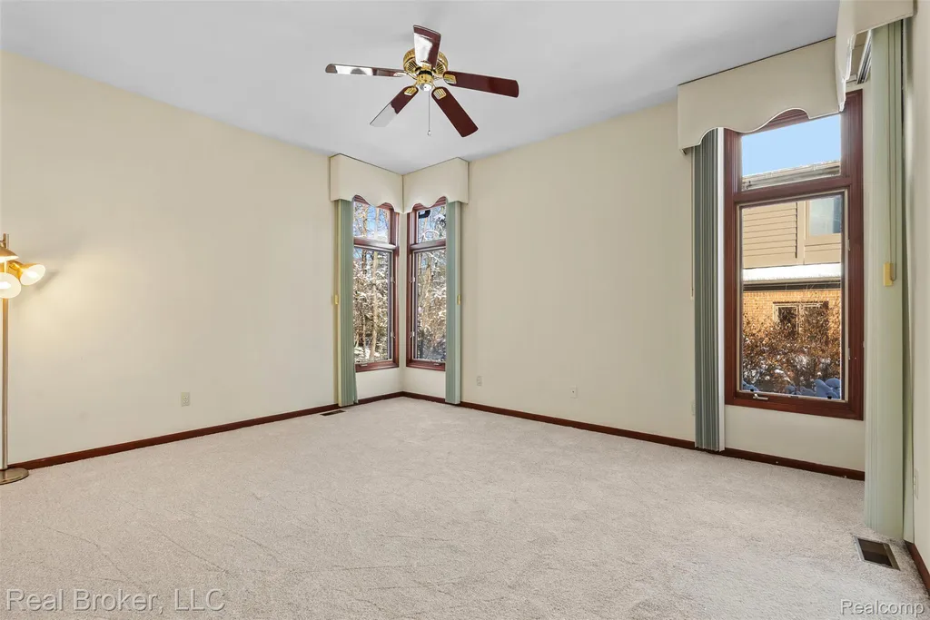 260 Forest Crest Drive Commerce Charter Township MI 48390