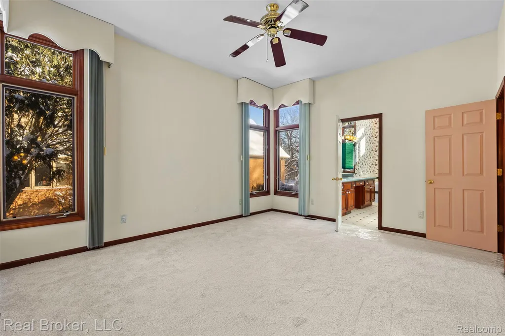 260 Forest Crest Drive Commerce Charter Township MI 48390