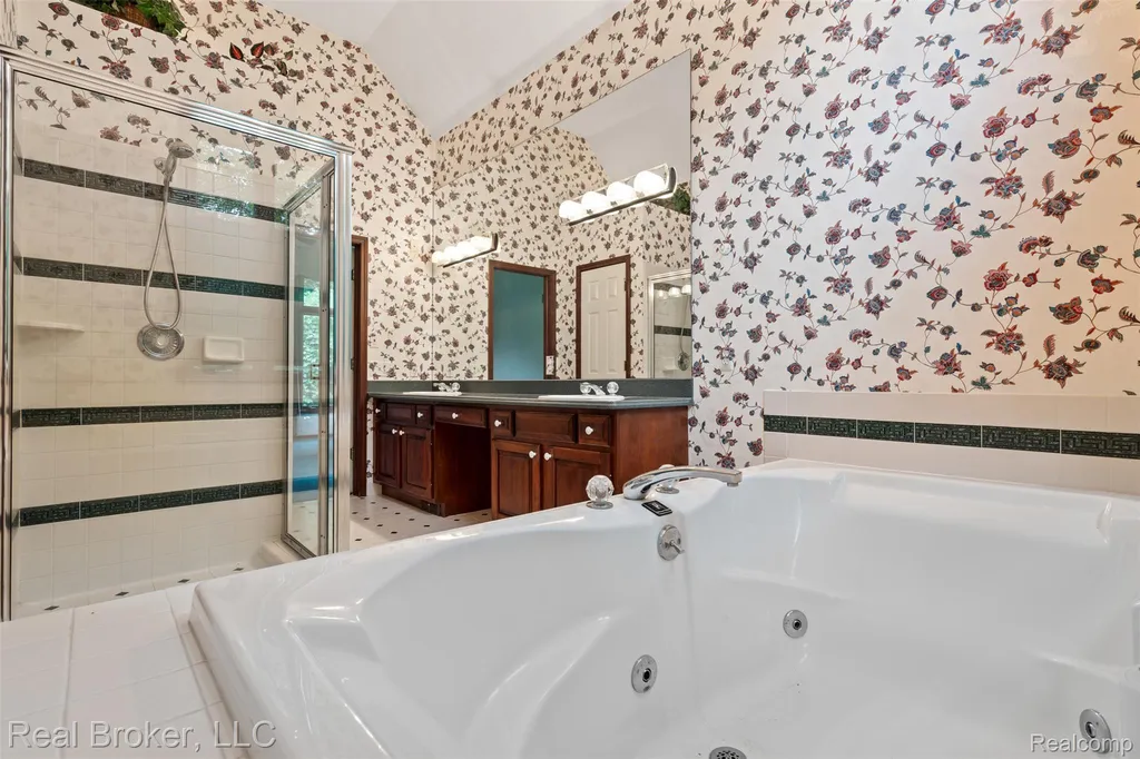 260 Forest Crest Drive Commerce Charter Township MI 48390