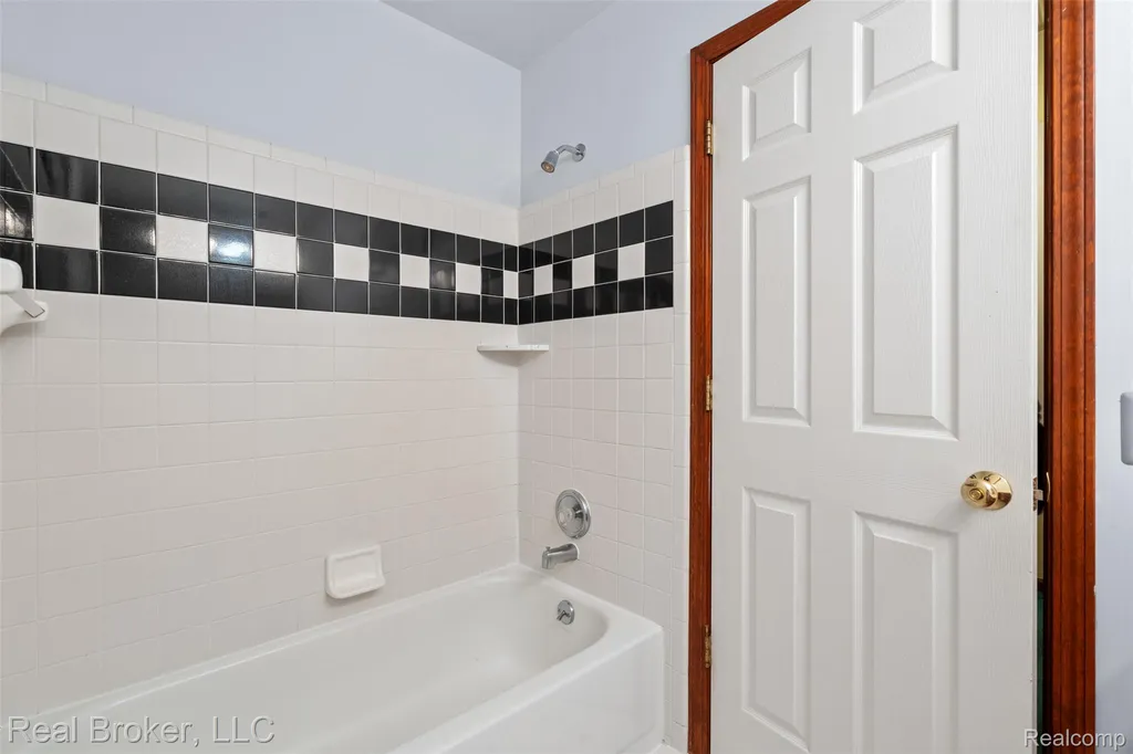 260 Forest Crest Drive Commerce Charter Township MI 48390