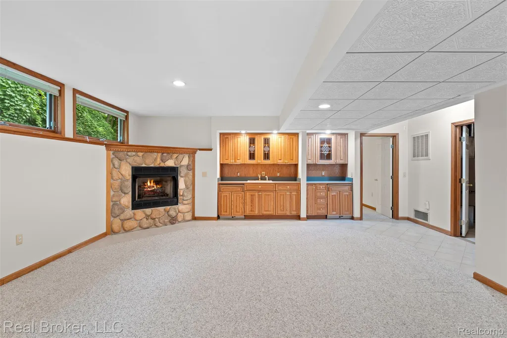 260 Forest Crest Drive Commerce Charter Township MI 48390