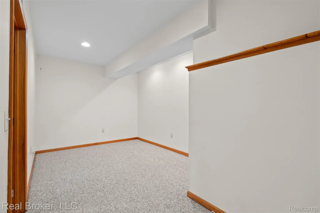 260 Forest Crest Drive Commerce Charter Township MI 48390