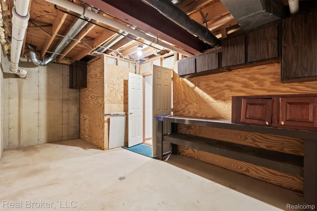 260 Forest Crest Drive Commerce Charter Township MI 48390