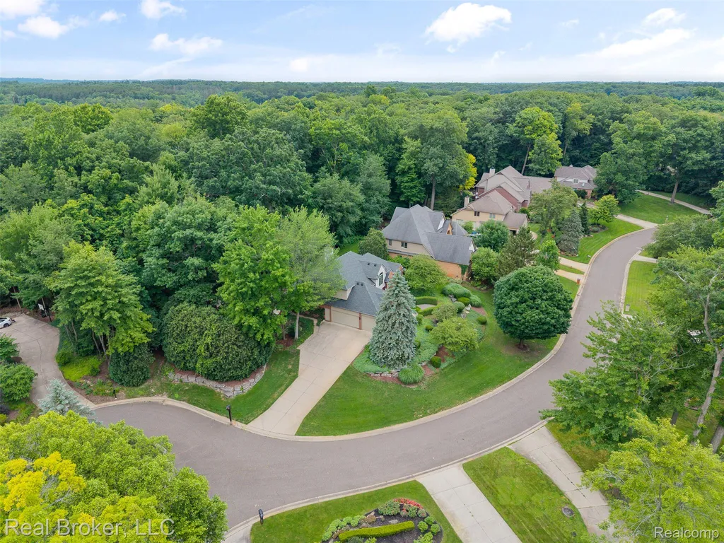 260 Forest Crest Drive Commerce Charter Township MI 48390