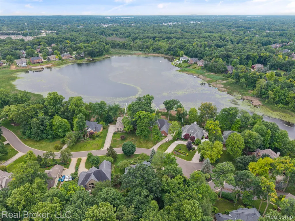 260 Forest Crest Drive Commerce Charter Township MI 48390