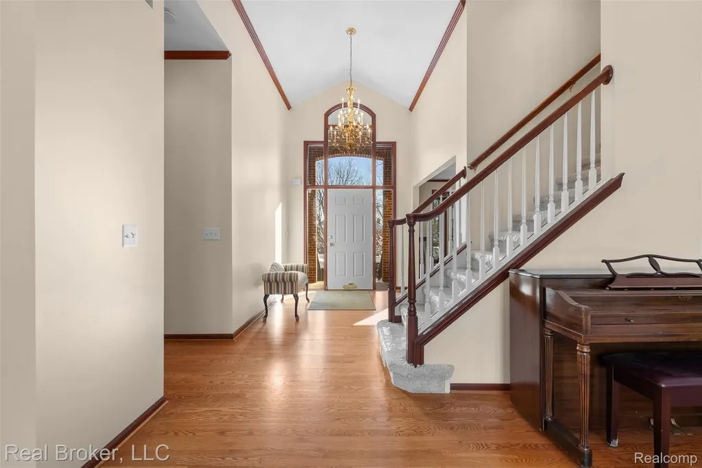 260 Forest Crest Drive Commerce Charter Township MI 48390