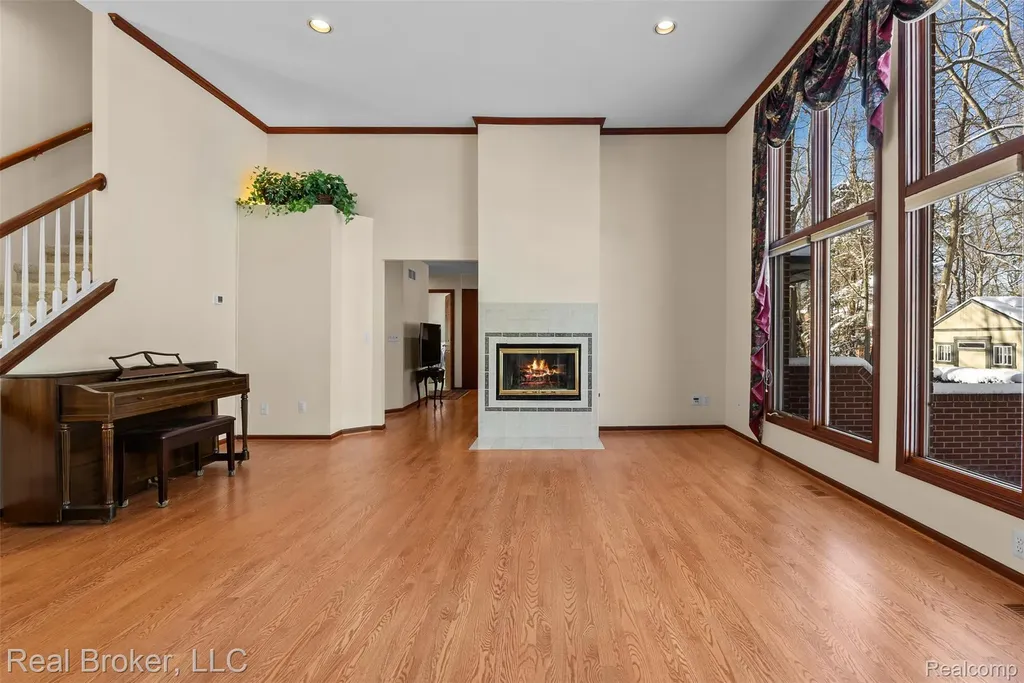 260 Forest Crest Drive Commerce Charter Township MI 48390