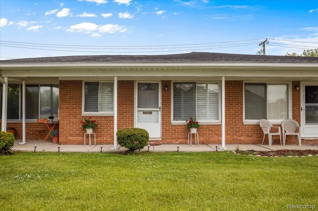 22444 Kelly Road Eastpointe City MI 48021